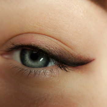 Фото відразу після процедури. Стрілка з тіньовим напиленням