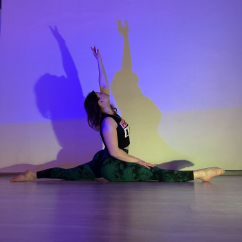 Тренування - Stretching, Pole dance
                    Фитнес тренер Каріна Кривой Рог