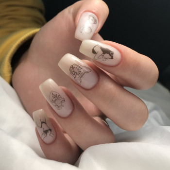 Маникюр с рисунком молочный со стемпингом, фото - Мастер маникюра Інна Якимчук