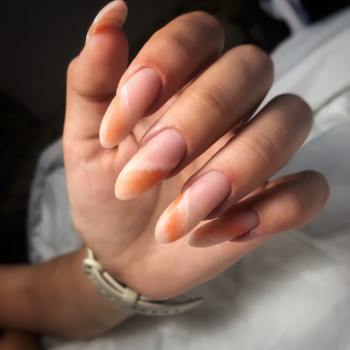 Матовий манікюр з розлученнями нарощування нігтів, фото - Майстер манікюру Інна Якимчук