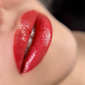 Перманентний макіяж
                    Майстер перманентного макіяжу Оксана Житомир