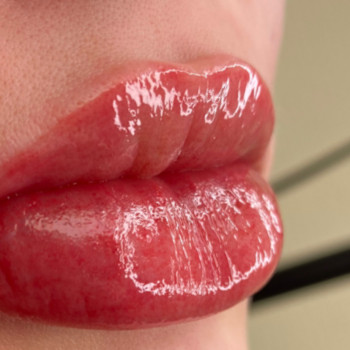 Перманент губ❤️
Эффект макияжа губ до 2-х лет, фото - мастер перманентного макияжа Валентина Лучка