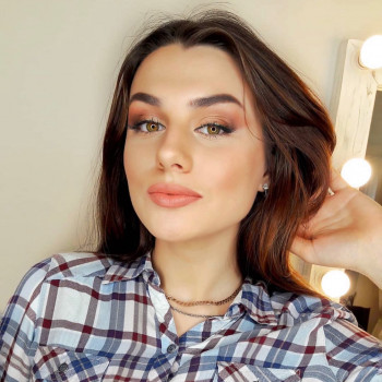 Каріна Жиліна, Вишневе Фото - 5