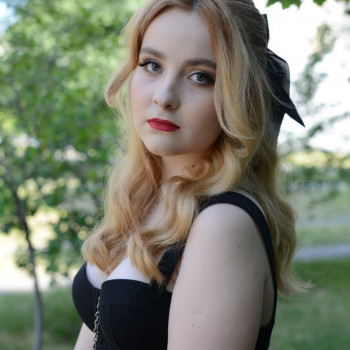 женская прическа, фотостудия, профессиональный макияж