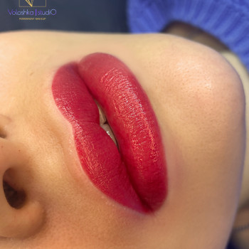 Перманентний макіяж губ
        