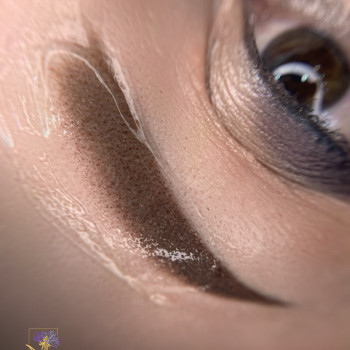 Перманентний макіяж брів
        