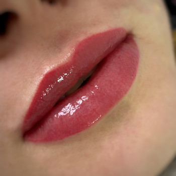 Перманентний макіяж губ
                    Майстер перманентного макіяжу  Суми