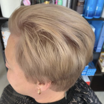 Коротка жіноча стрижка на коротке волосся, фото - Перукарня Парикмахерская на Канатной