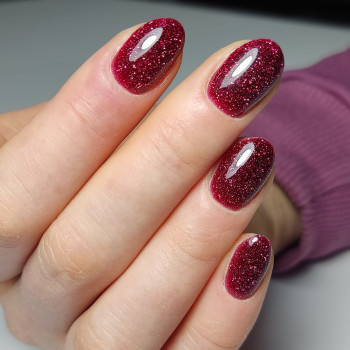 Манікюр на короткі нігті бордовий блискучий, фото -  