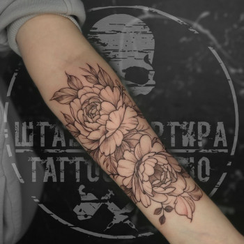 ПВеликі квіти на передплічя, вартість 6500