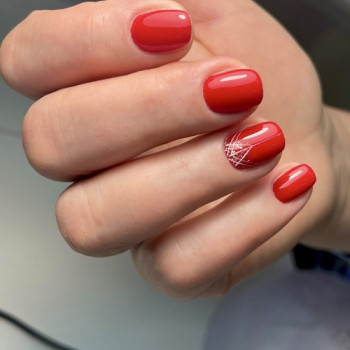 Красный маникюр на короткие ногти с акцентом один ноготь, фото - Мастер маникюра Эльмира Маковская