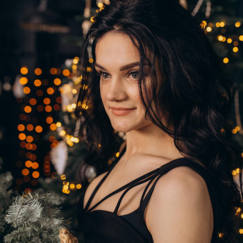 Макіяж
                    Майстер з нарощування волосся Елена Київ