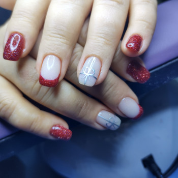 Білий манікюр червоний на короткі нігті, фото -  