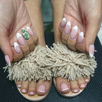 Педикюр апаратний жіночий
                    Мастер маникюра  Киев