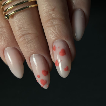 Молочный маникюр с сердечками, фото - Мастер маникюра Ольга Биндич