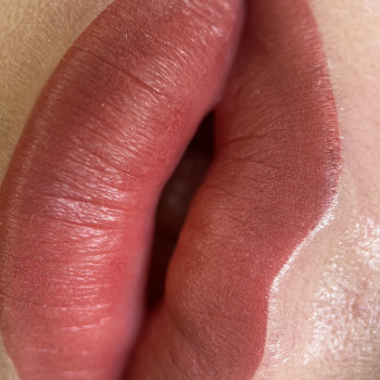 Пудрове напилення губ