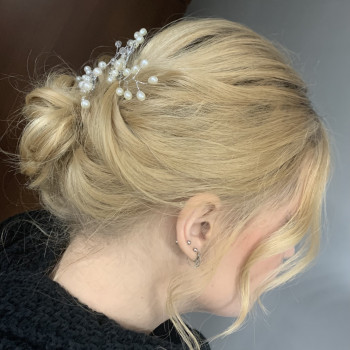 Вечірні зачіски
                    Перукар-візажист Елена Харків