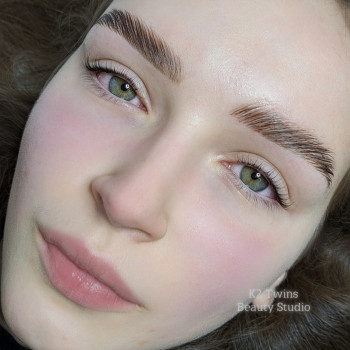 Ламінування вій та брів
 