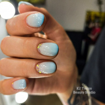 Нарощування нігтів, короткі, дизайн омбре
 