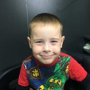 Стрижка дитяча в машинці з мультиками!
                    Салон красоты ЕвроПерукарня Киев