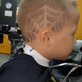 Стрижка дитяча в машинці з мультиками!
                    Салон красоты ЕвроПерукарня Киев