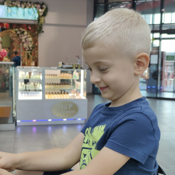 Стрижка дитяча в машинці з мультиками!
                    Салон красоты ЕвроПерукарня Киев