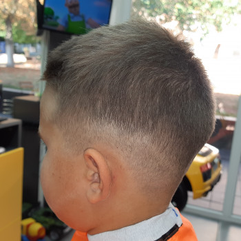 Стрижка дитяча в машинці з мультиками!
                    Салон красоты ЕвроПерукарня Киев