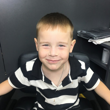 Стрижка дитяча в машинці з мультиками!
                    Салон красоты ЕвроПерукарня Киев