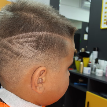 Стрижка дитяча в машинці з мультиками!
                    Салон красоты ЕвроПерукарня Киев