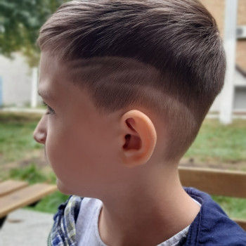 Стрижка дитяча в машинці з мультиками!
                    Салон красоты ЕвроПерукарня Киев