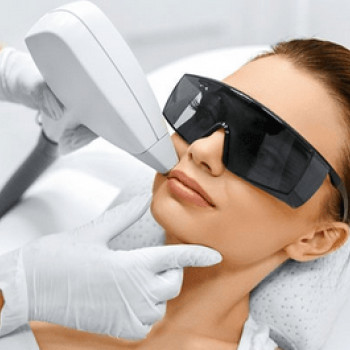 Лазерная эпиляция; лазерна епіляція
                    Мастер эпиляции Янітта Киев