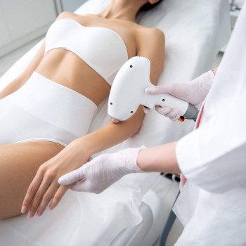 Лазерная эпиляция; лазерна епіляція
                    Мастер эпиляции Янітта Киев