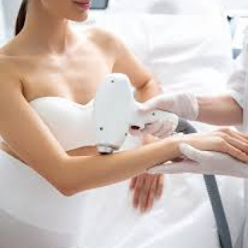 Лазерная эпиляция; лазерна епіляція
                    Мастер эпиляции Янітта Киев