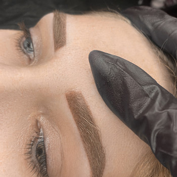 Перманент брів, губ, міжвійки
                    Мастер перманентного макияжа Анна Киев