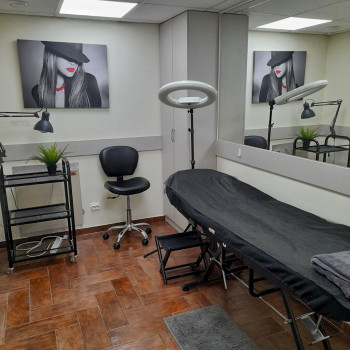 Збільшення губ манікюр догляд за обличчям, фото - Б'юті-коворкінг Guru Beauty Training