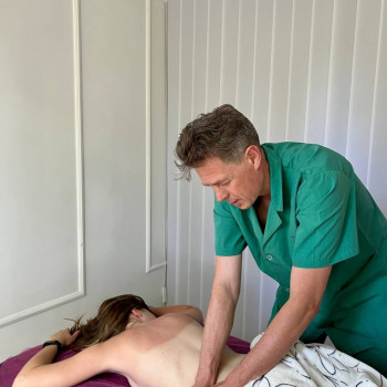 Масаж спини
                    Массажный салон MD PRO Киев