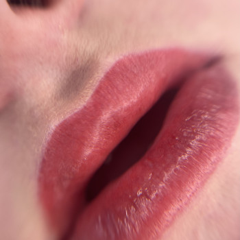 Перманент губ , стовідсоткове попадання під тон шкіри