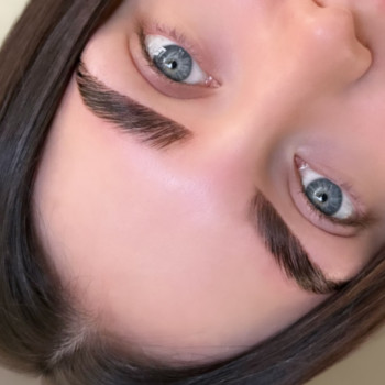 • Ламінування брів 
• Фарбування (фарба)
• Корекція(віск/пінцет)