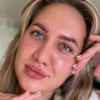 Комплекс:
Вії:
• Ламінування вій
• Фарбування вій
Брови:
• Ламінування
• Моделювання
• Фарбування