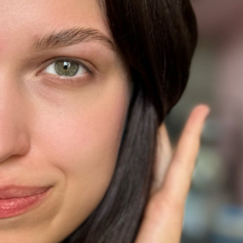 • Ламінування брів 
• Фарбування (фарба)
• Корекція(віск/пінцет)