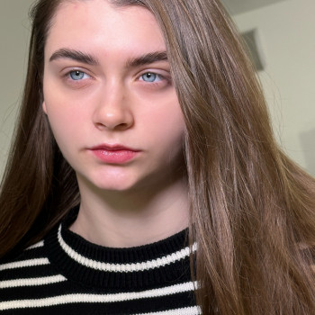 • Фарбування (фарба)брів
• Корекція(віск/пінцет)