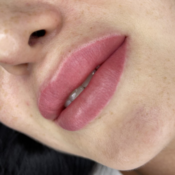 Соковиті губи