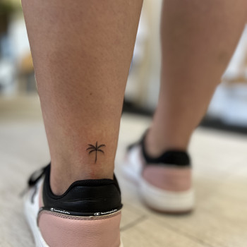 Тату на ноге минимализм пальма, фото - Тату мастер Златослава Растворова