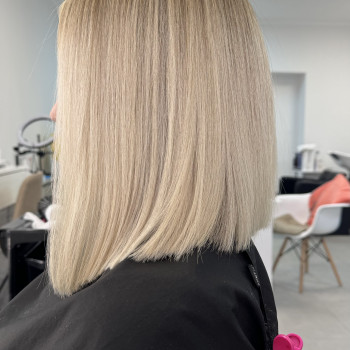 Реконструкция Lanza восстановление волос
                    Парикмахер-колорист Ирина Вишнёвое