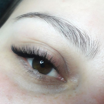 Класичне нарощування вій з ефектом "лисичка"