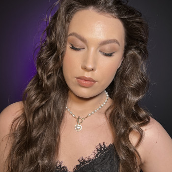 Локони, вирівнювання волосся на утюжок, зібрані зачіски, весільна зачіска
                    Візажист Мар‘яна Хмельницький