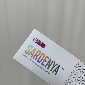 Сарденія. Використовую для контурної пластики губ. Середньої щільності