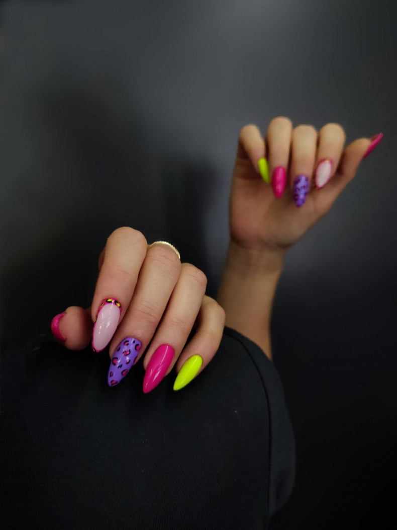 Яркий маникюр разноцветный леопардовый, фото - Студия красоты Blueberry beauty club