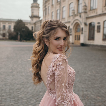 Макіяж на любий випадок
                    Майстер з нарощування волосся Елена Київ