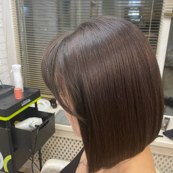 Фарбування коренів, стрижка